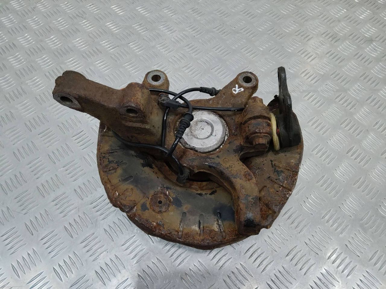 кулак поворотный правый Mercedes-Benz Vito W639 2006