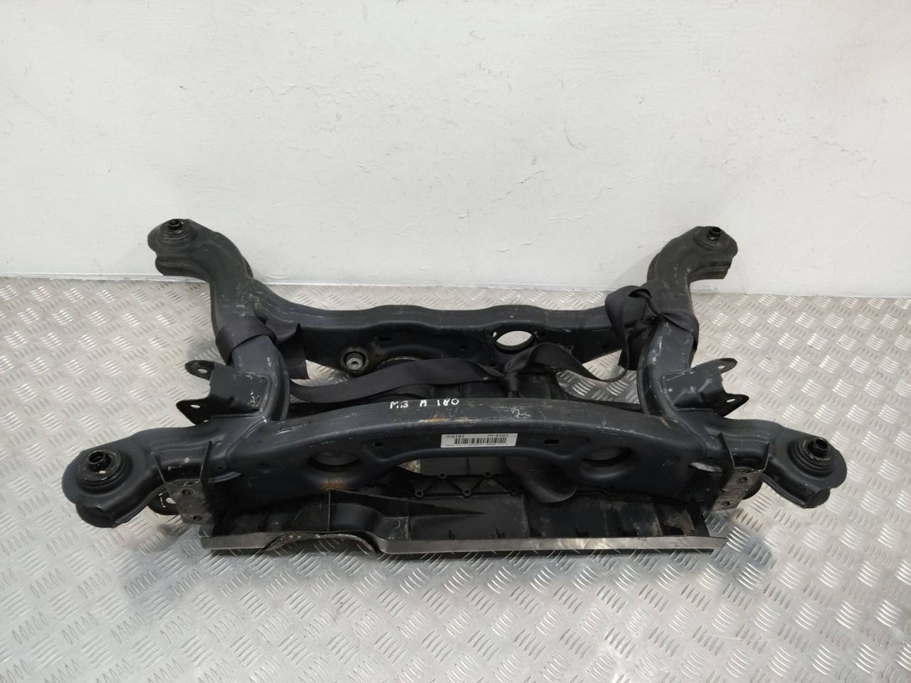 балка подвески задняя Mercedes-Benz A-Класс W176 2015, 1.5 л., дизель, 2463504101