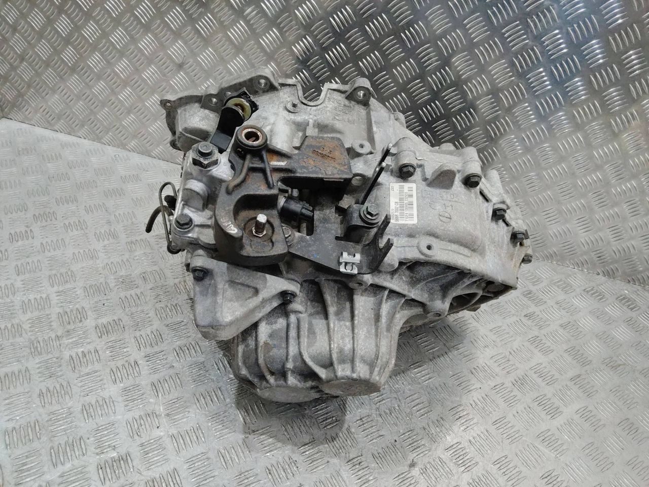 КПП механическая (МКПП) Volvo XC90 1 поколение 2005, 2.4 л., дизель, МКПП, 566R7002CB