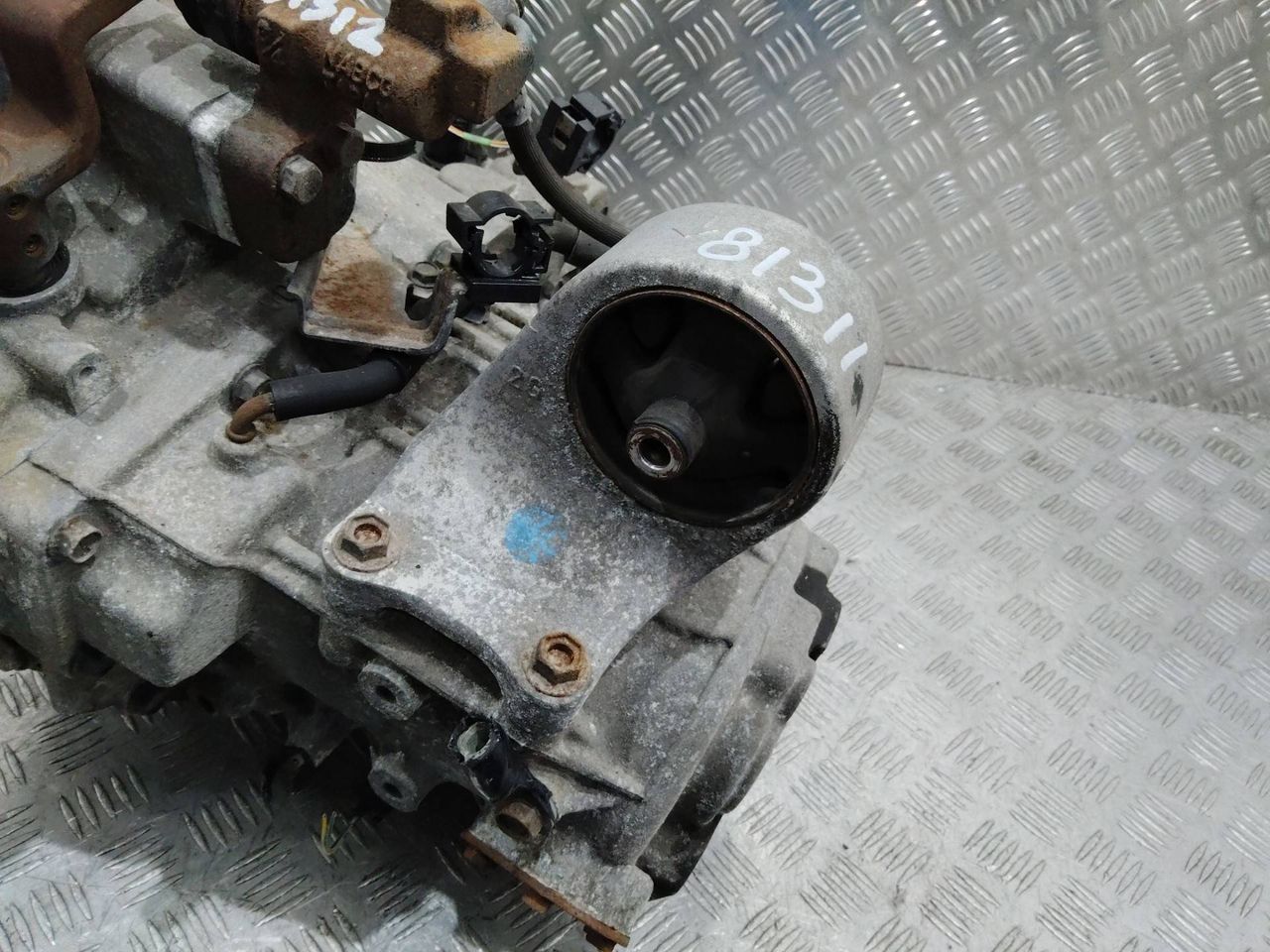 подушка крепления КПП Nissan Almera N15 2000, 1.8 л., бензин
