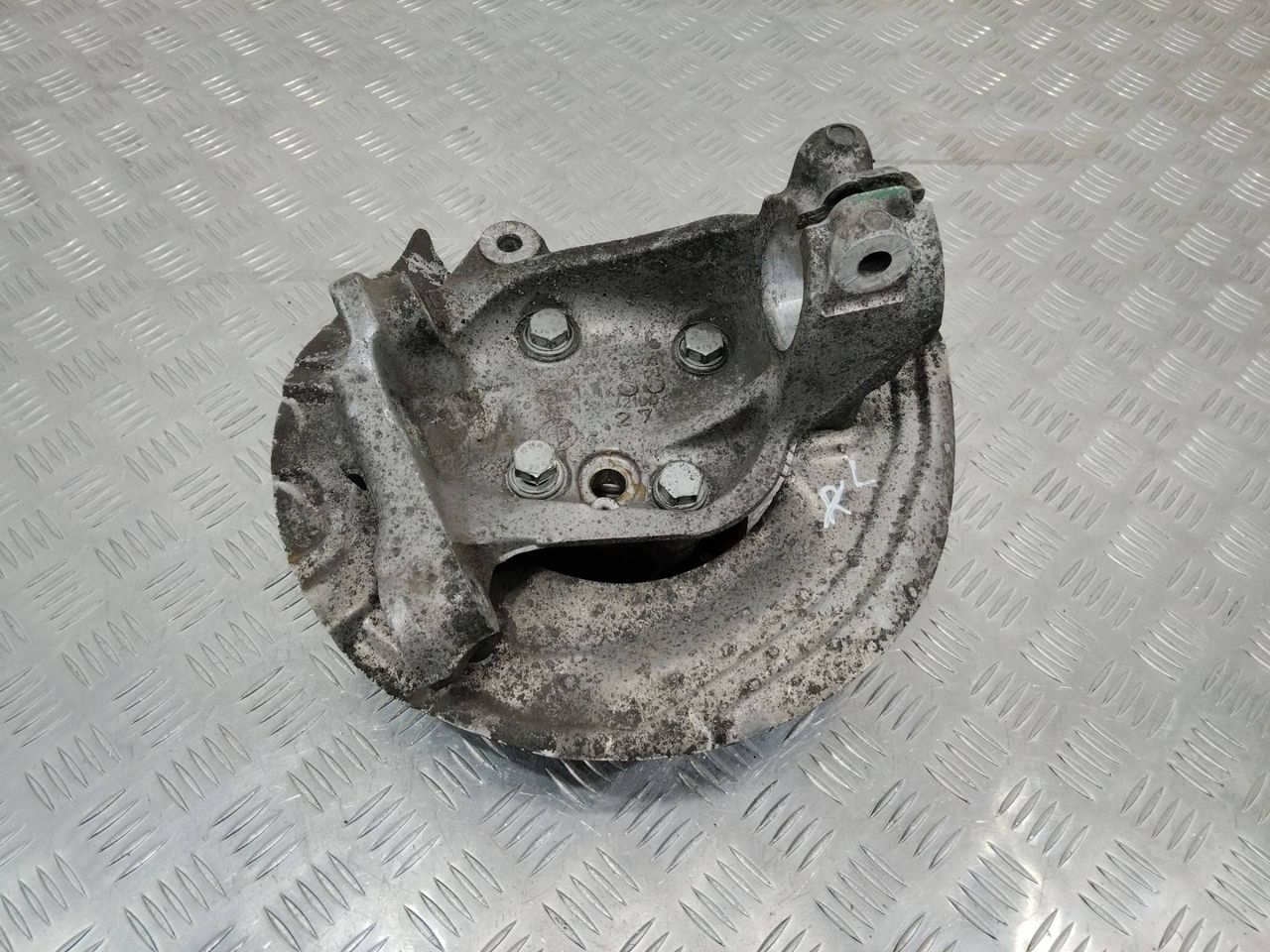 кулак поворотный левый BMW 3 серия E90/E91/E92/E93 2007, 3121676444303