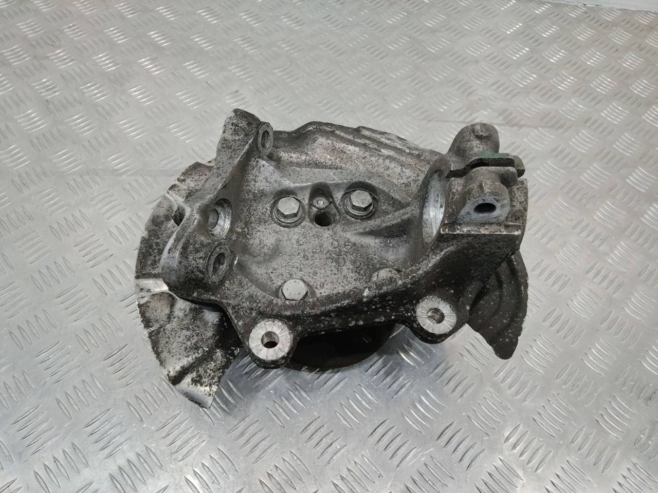 кулак поворотный правый BMW 3 серия E90/E91/E92/E93 2007, 3121676444403