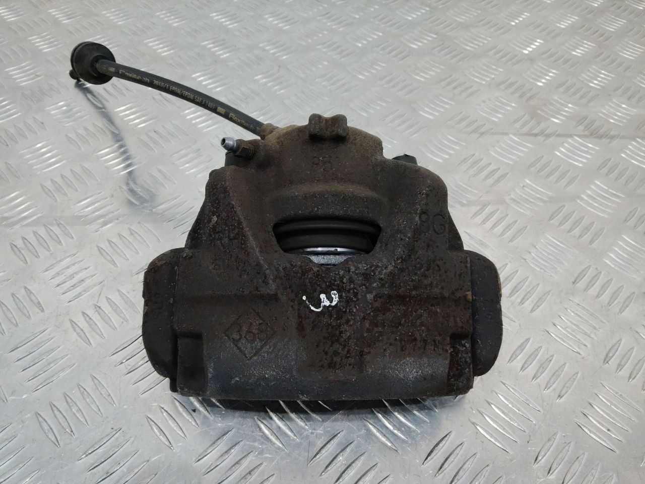 суппорт передний правый Renault Megane 3 поколение 2010, 1.5 л., дизель