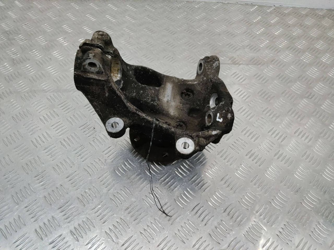 кулак поворотный левый BMW 1 серия E81/E82/E87/E88 2006, 679228504