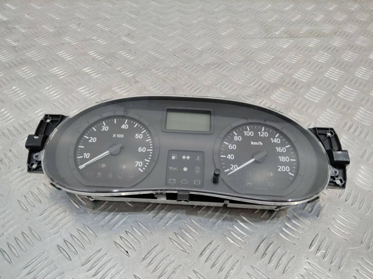 щиток приборов (приборная панель) Dacia Logan 1 поколение 2007, 8200377202