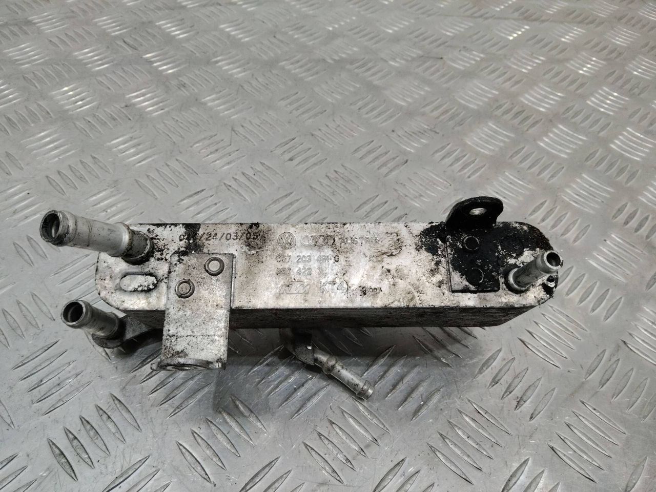 Радиатор охлаждения топлива Audi A8 D3/4E 2002, 4.0 л., дизель, 057203491G