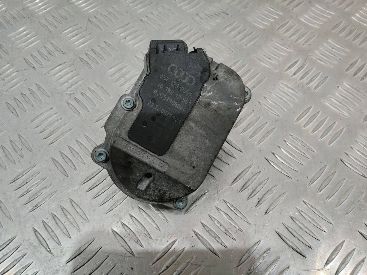 сервопривод заслонок впускного коллектора Audi A8 D3/4E 2002, 4.0 л., дизель, 057129086L