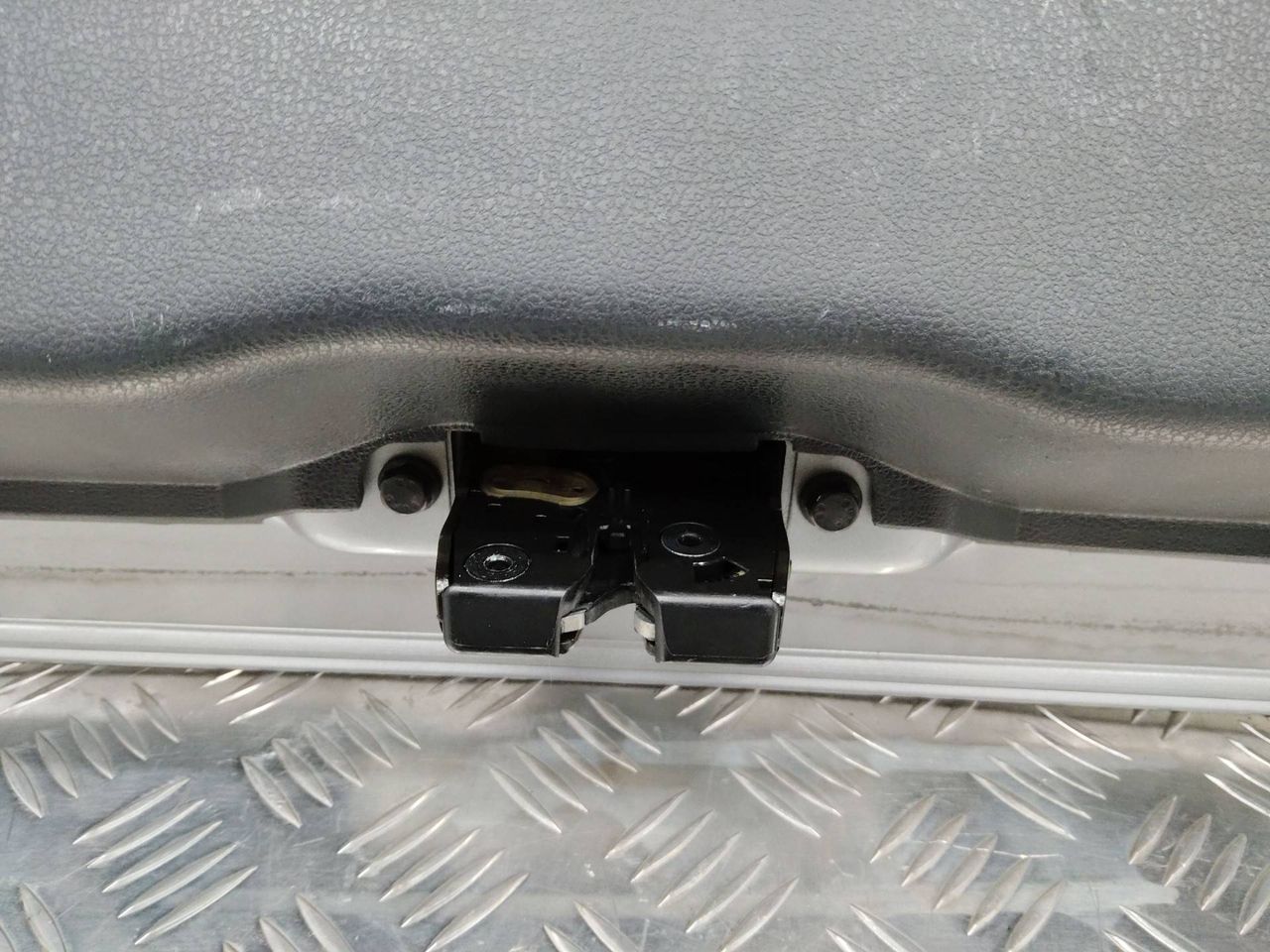 замок багажника Nissan Qashqai 1 поколение 2007