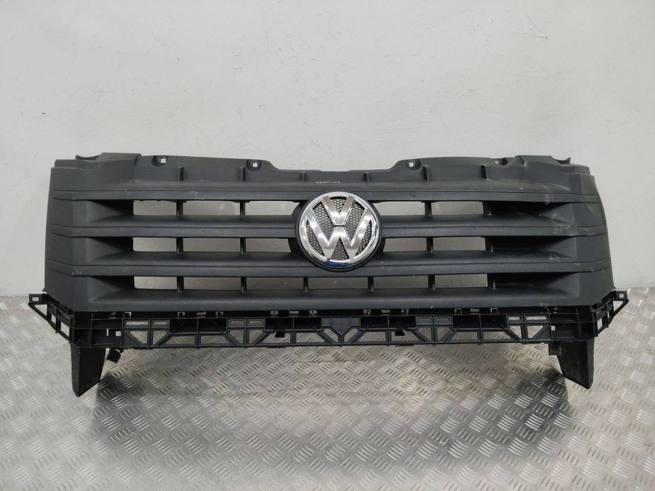 решетка радиатора Volkswagen Crafter 1 поколение [рестайлинг] 2015, 2E0853653
