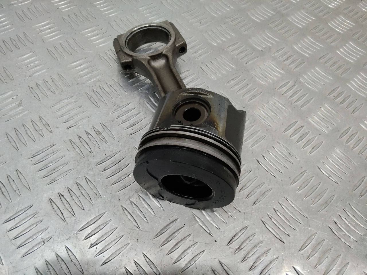 поршень Renault Megane 2 поколение 2006