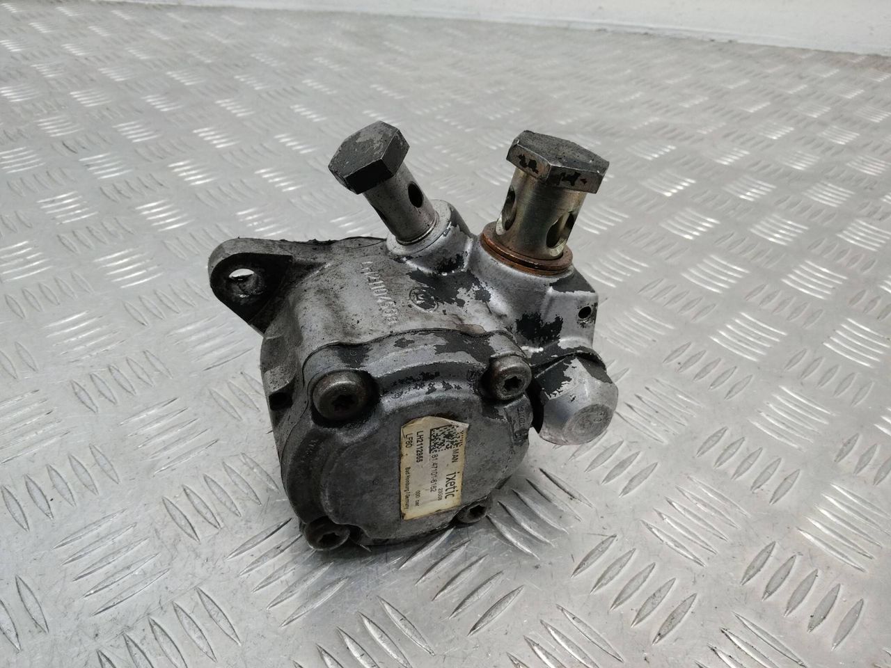 насос гидроусилителя руля MAN TGM 1 поколение 2008, 6.9 л., дизель, 81471016162