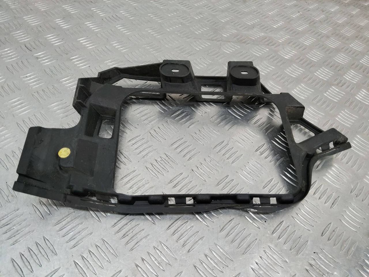 Крепление бампера заднего Volkswagen Touareg 2 поколение 2014, 7P6807394