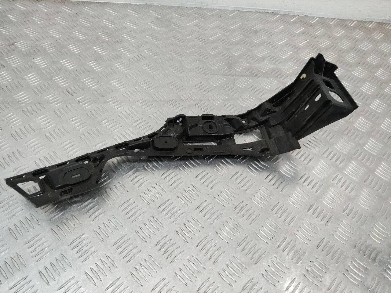 Крепление бампера заднего Volkswagen Touareg 2 поколение 7LA 2014, 7P6807394D