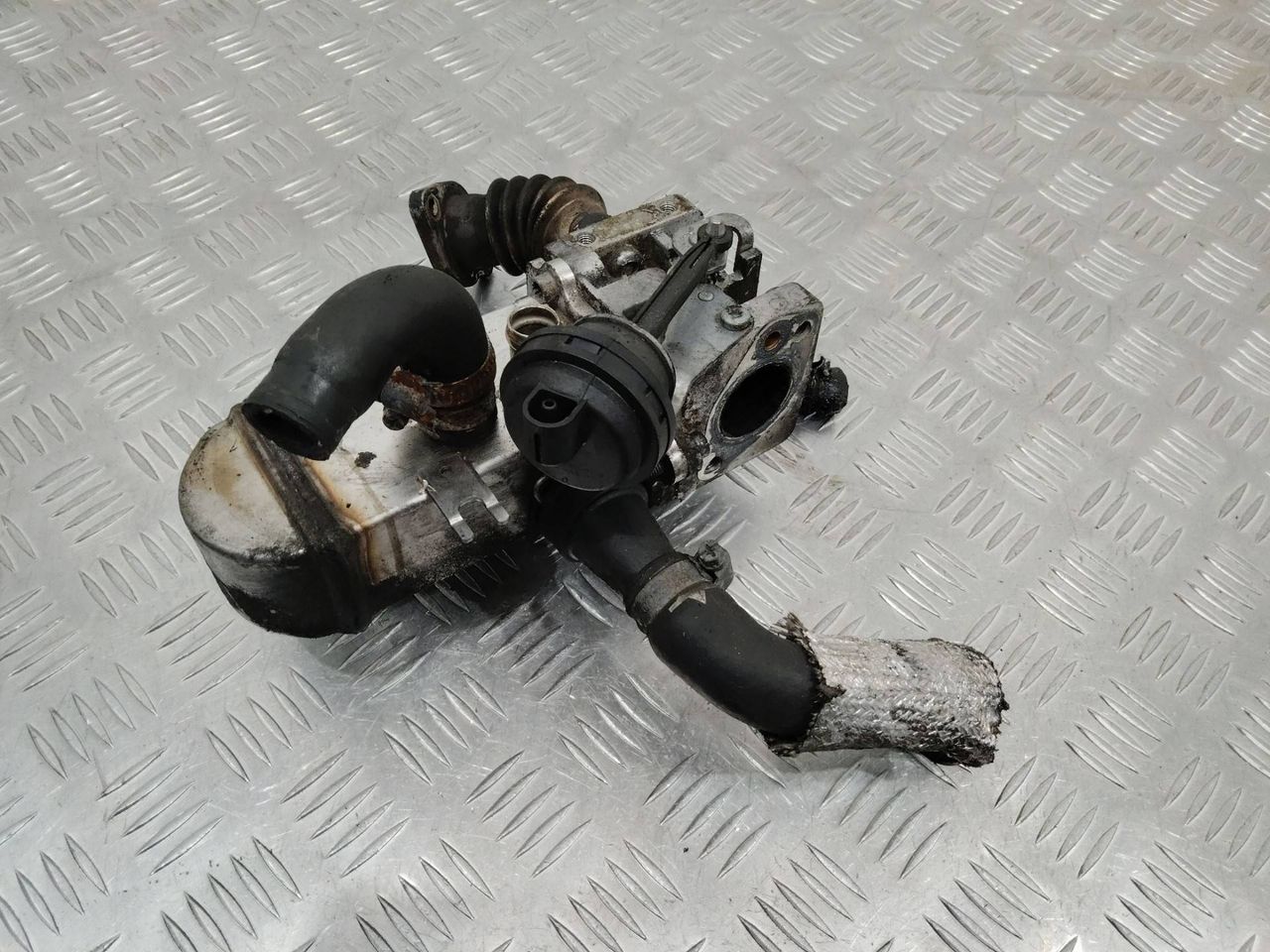 охладитель EGR / Радиатор EGR Audi Q7 4L 2008, 3.0 л., дизель, АКПП