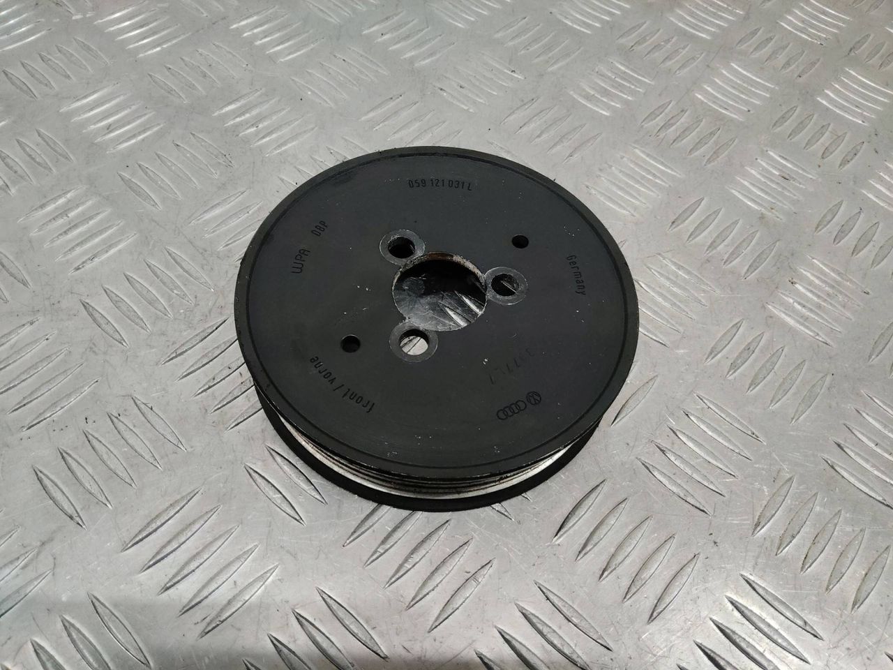 шкив помпы Audi Q7 4L 2008, 3.0 л., дизель, АКПП, 059121031