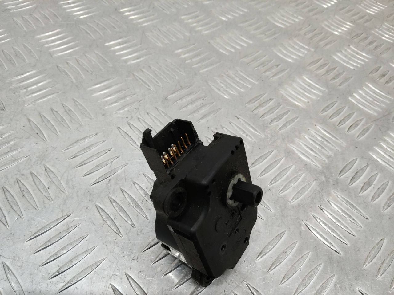 моторчик заслонки печки Mercedes-Benz E-Класс W211/S211 2004, A2038201642