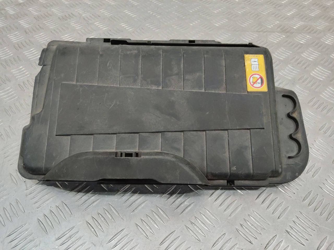крышка аккумулятора Mercedes-Benz A-Класс W176 2015, A2465410005