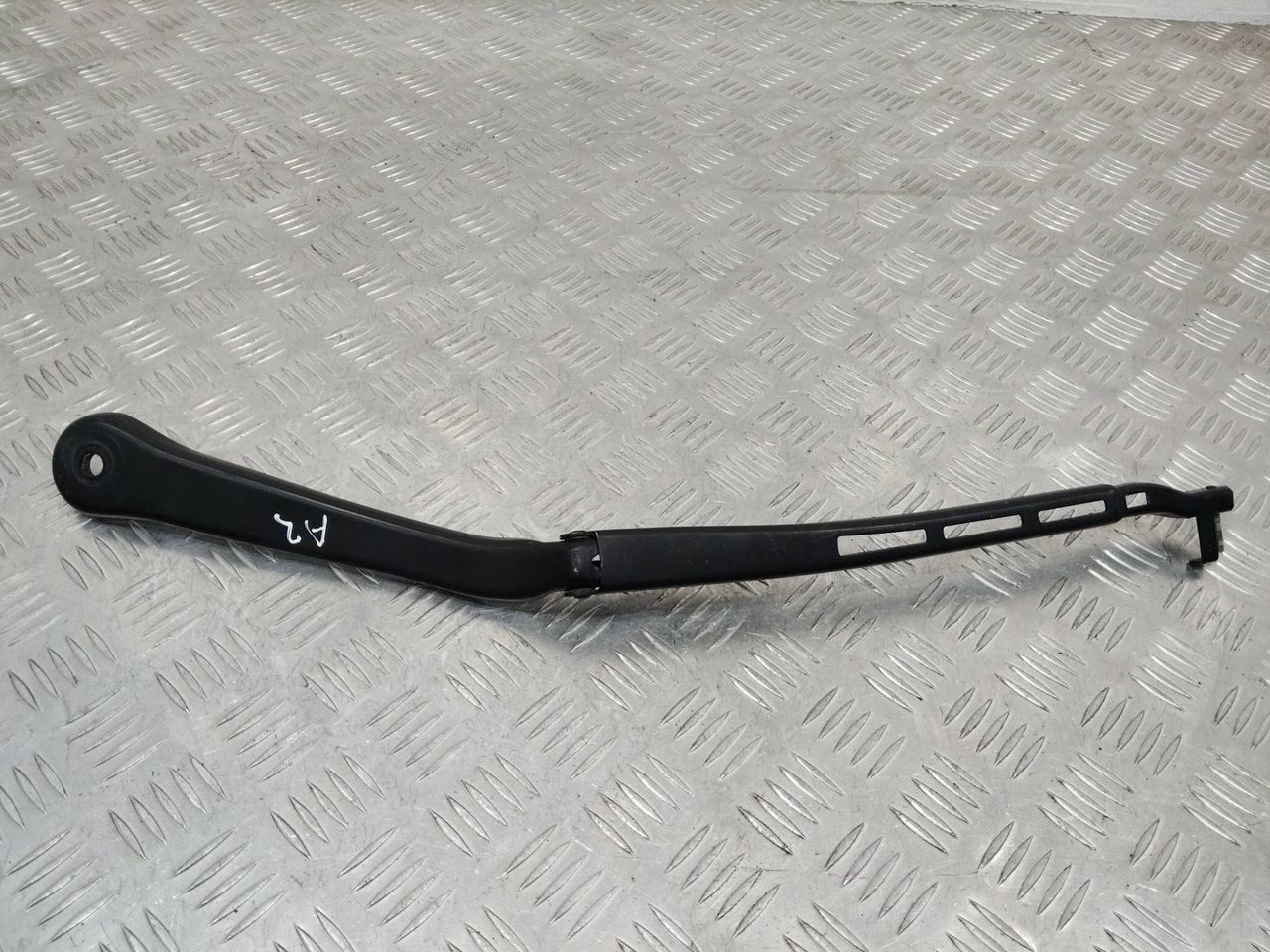 щеткодержатель (поводок стеклоочистителя, дворник) BMW 3 серия E90/E91/E92/E93 2007, 3.0 л., бензин, кабриолет