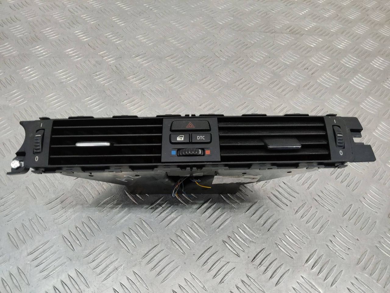 дефлектор обдува салона BMW 3 серия E90/E91/E92/E93 2007, 3.0 л., бензин, кабриолет, 9123301-01