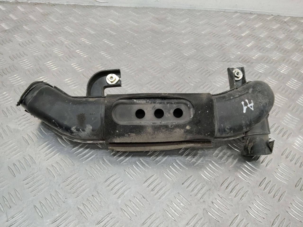 патрубок воздушного фильтра Nissan Qashqai 1 поколение 2007, 1.5 л., дизель