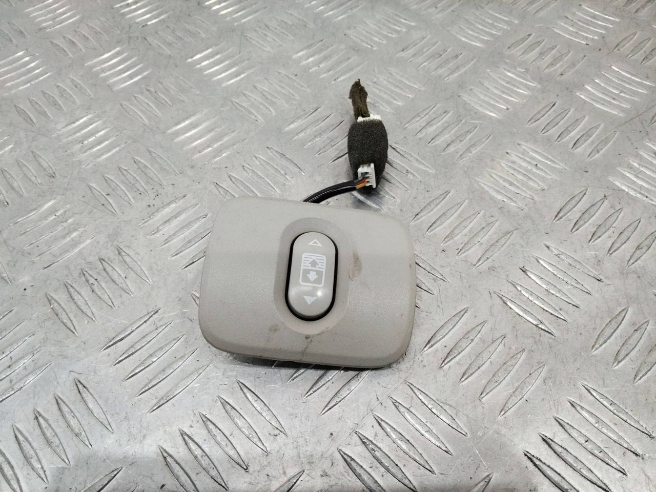 кнопка открывания люка Nissan Qashqai 1 поколение 2007, 1.5 л., дизель