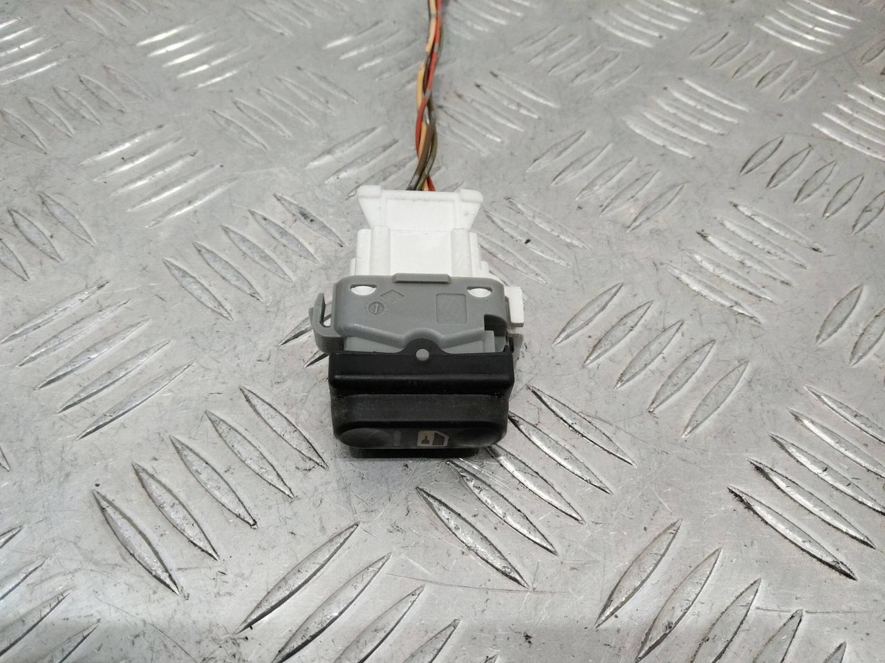 кнопка центрального замка Nissan Qashqai 1 поколение 2007, 1.5 л., дизель