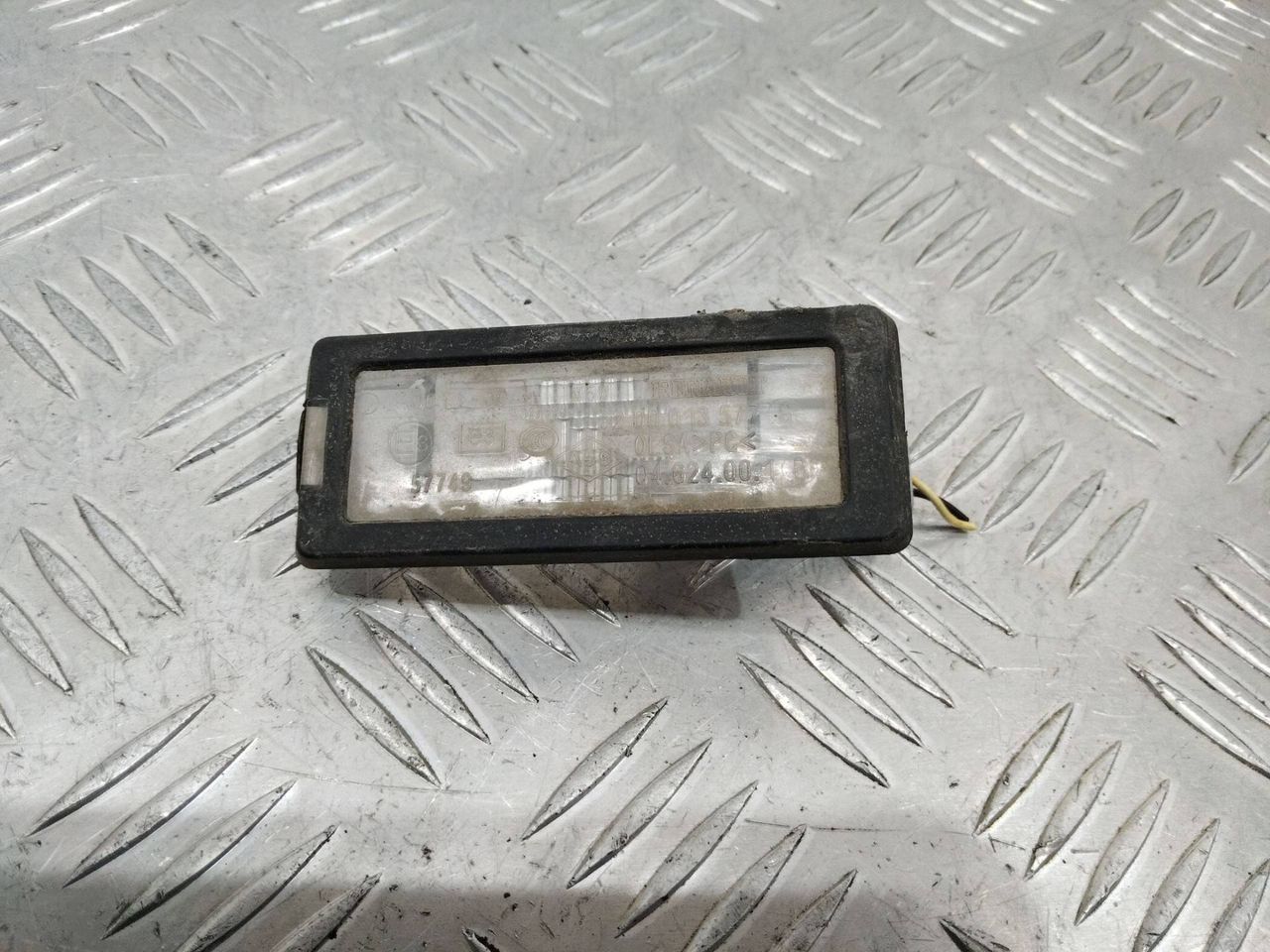 подсветка номера Dacia Lodgy 1 поколение 2012, 8200013577