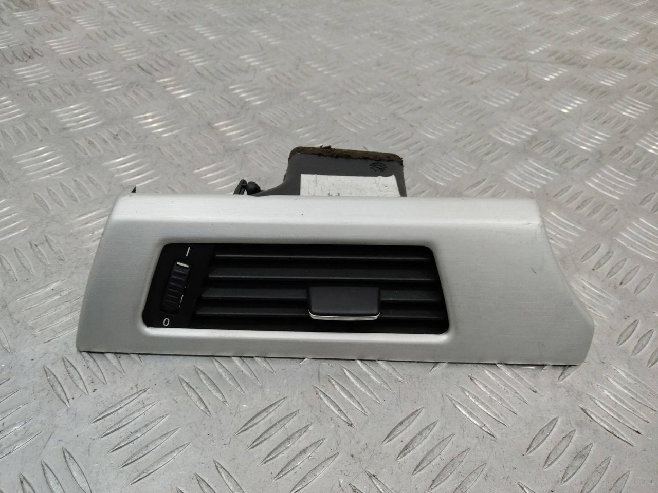 дефлектор обдува салона BMW 3 серия E90/E91/E92/E93 2007, 3.0 л., бензин, кабриолет, 9123297-02