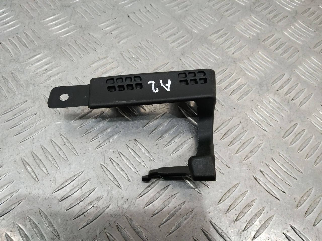 кронштейн (крепление) BMW 3 серия E90/E91/E92/E93 2007, 3.0 л., бензин, кабриолет, 3001701023