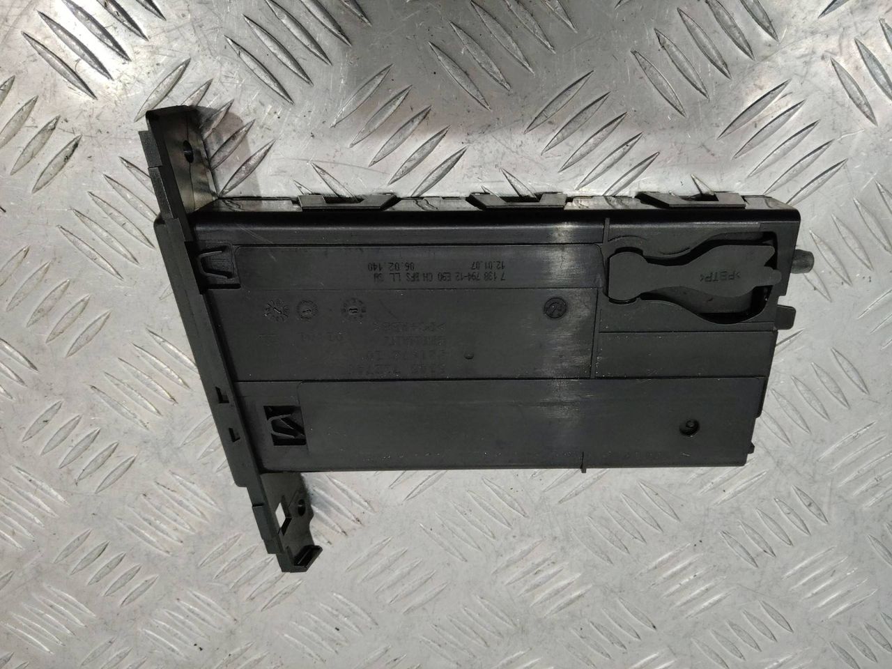 подстаканник BMW 3 серия E90/E91/E92/E93 2007, 3.0 л., бензин, кабриолет, 51457127461