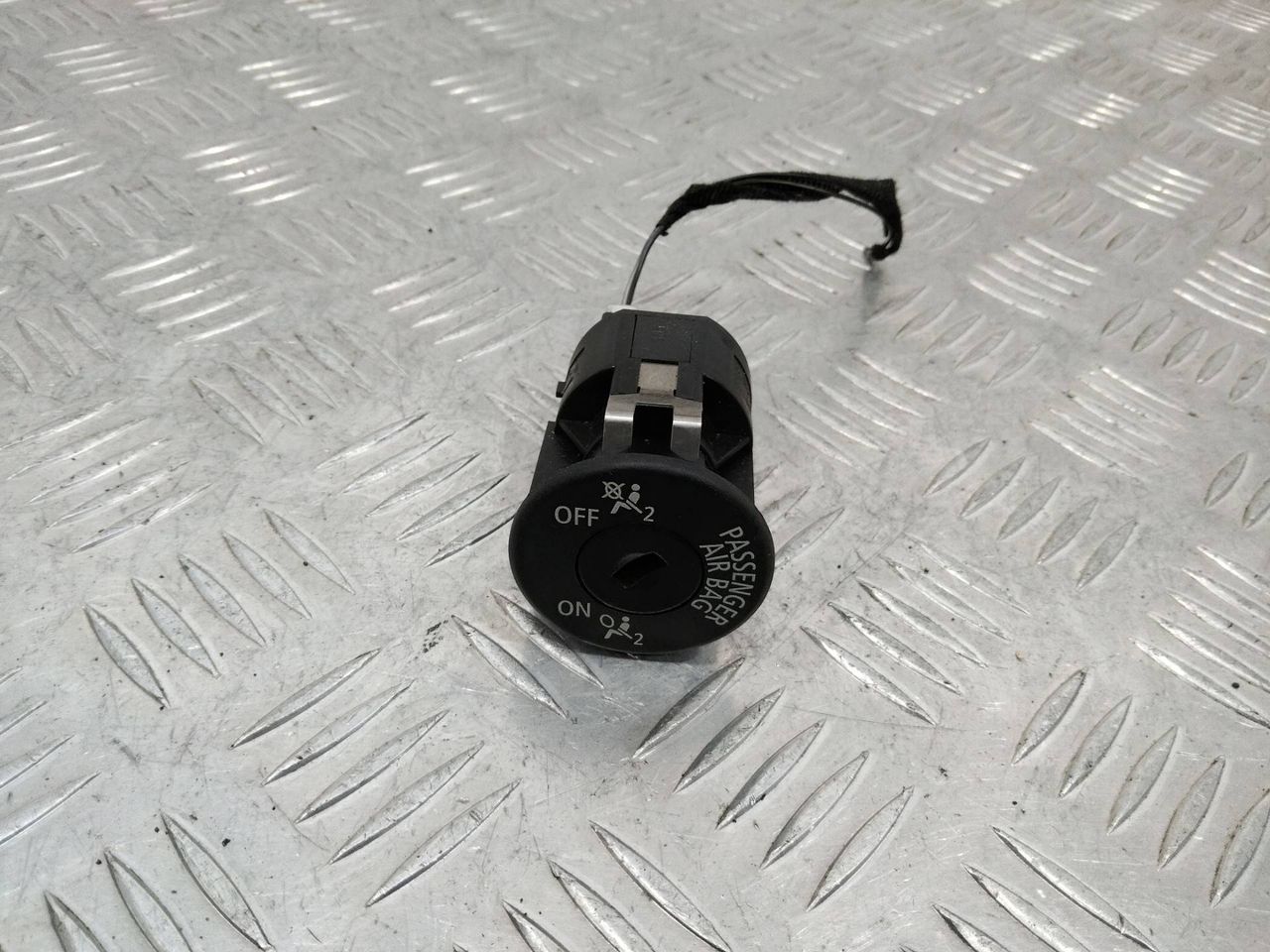 кнопка (выключатель) BMW 3 серия E90/E91/E92/E93 2007, 3.0 л., бензин, кабриолет, 697464301