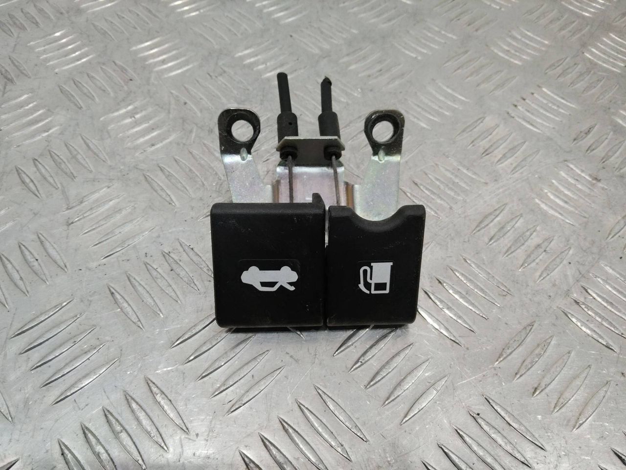 кнопка открытия лючка топливного бака Nissan Qashqai 1 поколение 2007, 1.5 л., дизель