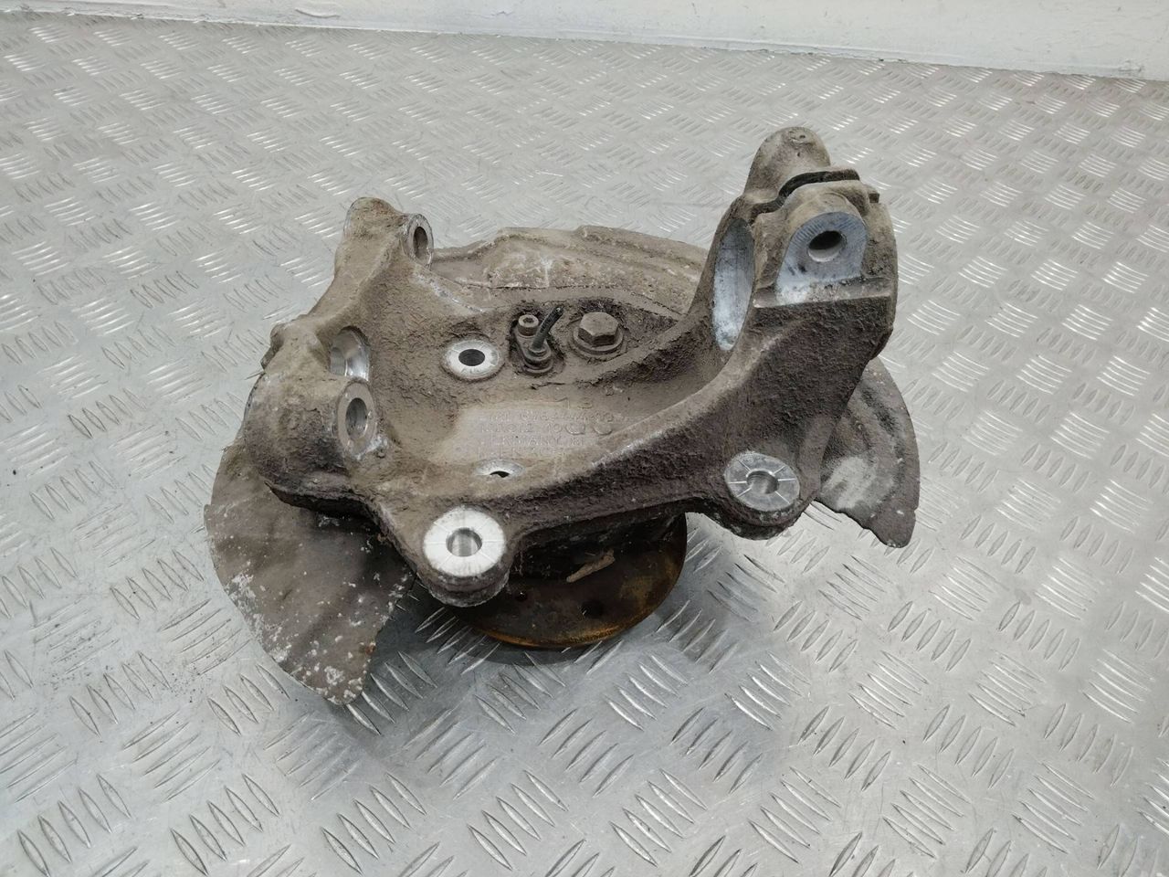 кулак поворотный правый BMW 3 серия E90/E91/E92/E93 2006, 2.0 л., дизель, 676444403