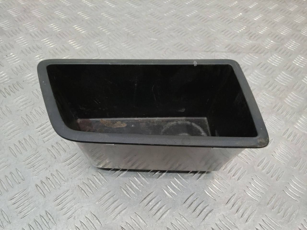 корыто пластиковое BMW 7 серия G11/G12 2017, 7360176