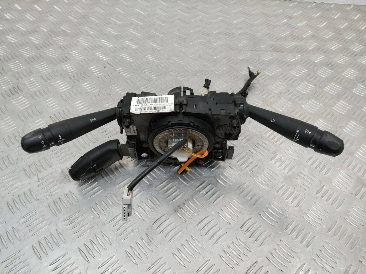 переключатель подрулевой (стрекоза) Peugeot 208 1 поколение 2014, 98081767ZD