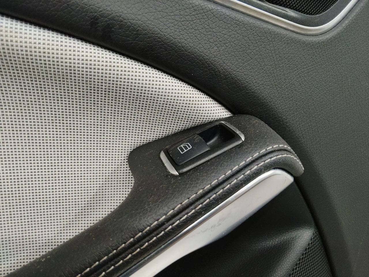 кнопка стеклоподъемника двери задней левой Mercedes-Benz A-Класс W176 2015