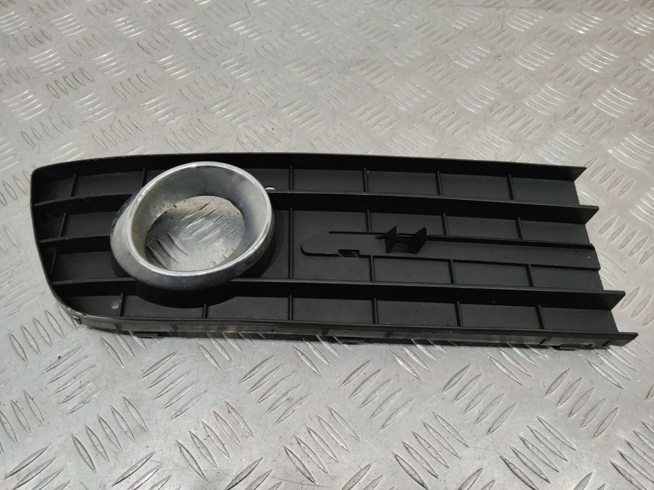 рамка фары противотуманной левой Mercedes-Benz A-Класс W169 2008, A1698871225