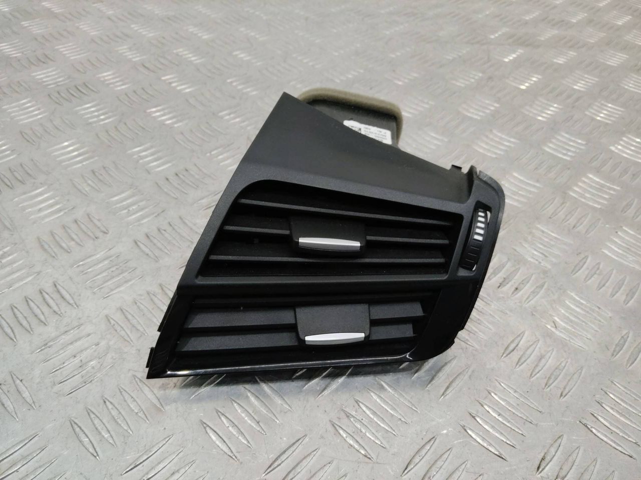 дефлектор обдува салона BMW X5 F15 2015, 9270517
