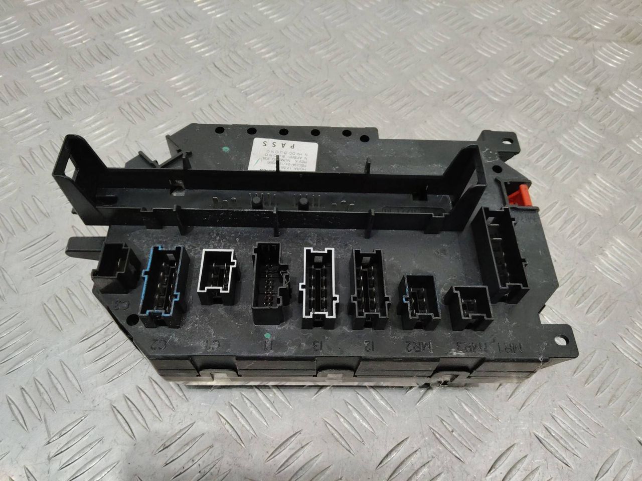 блок предохранителей Mercedes-Benz S-Класс W221 2006, A2215403150, A2215450001