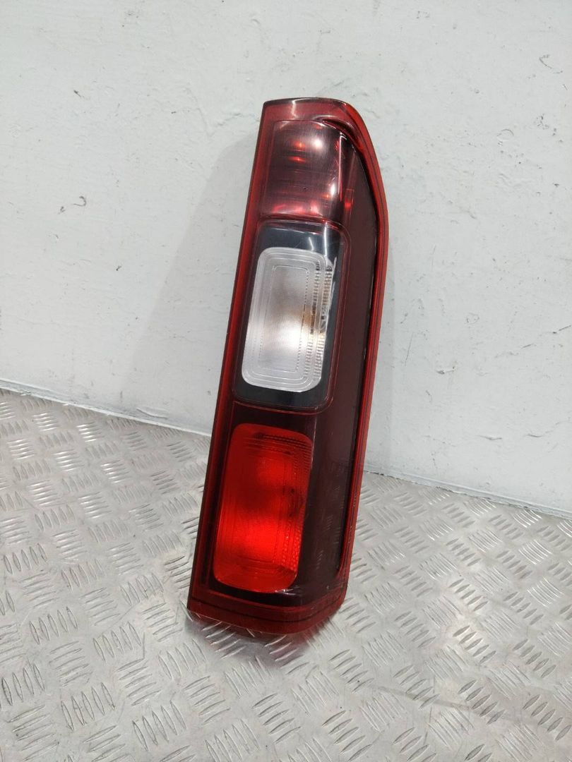 фонарь задний правый Opel Vivaro B 2016, 265504656R