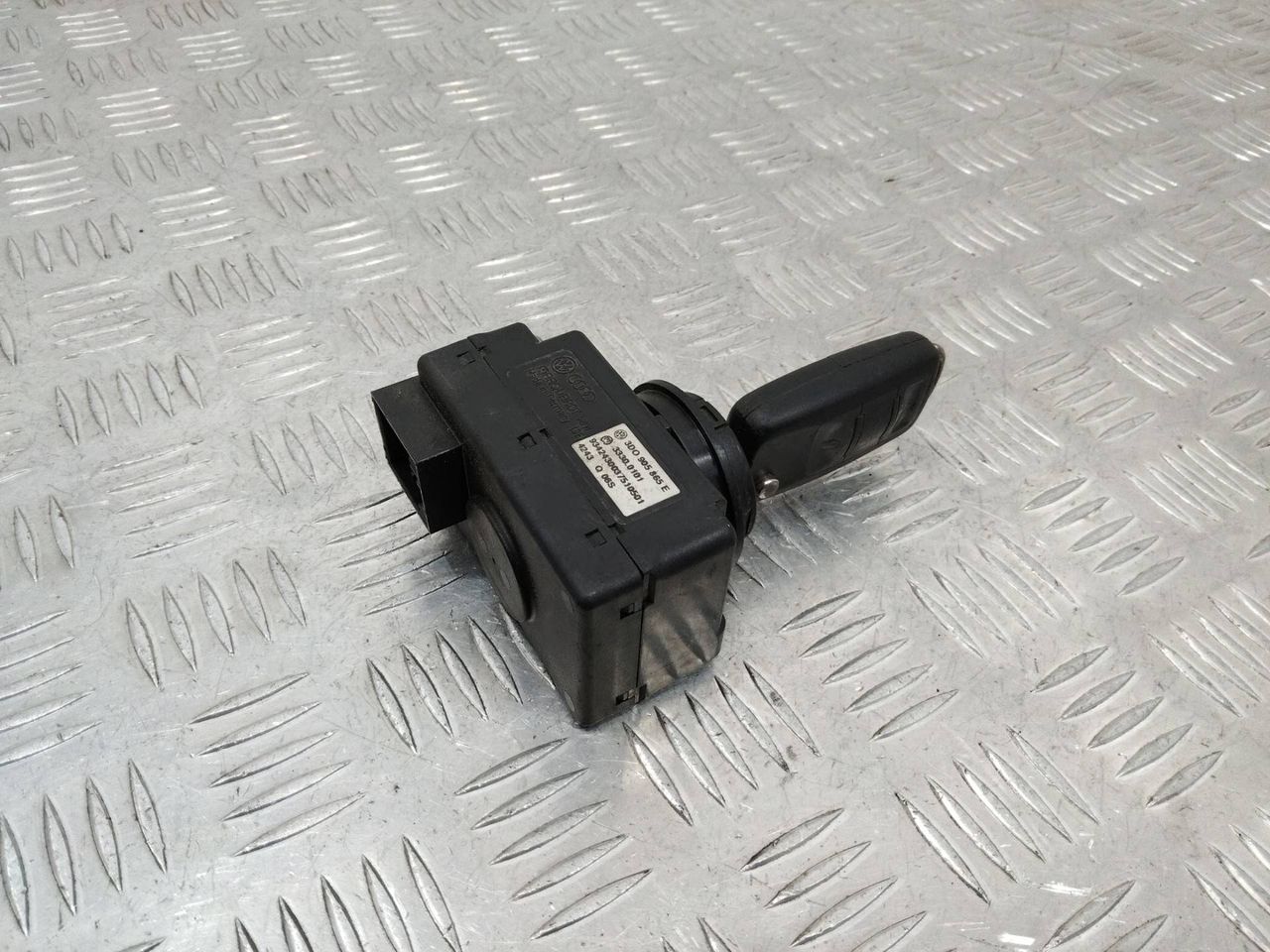 замок зажигания Volkswagen Touareg 1 поколение 2002, 3D0905865