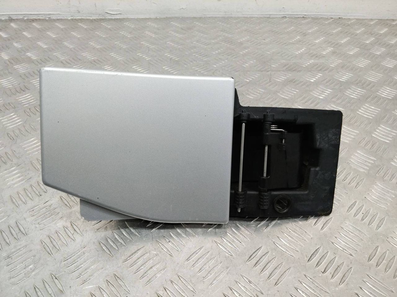 лючок топливного бака Opel Vivaro B 2016, 781207731R