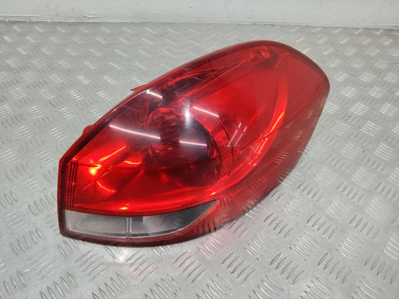 фонарь задний правый Renault Clio 3 поколение [рестайлинг] 2011, универсал, 8200586844