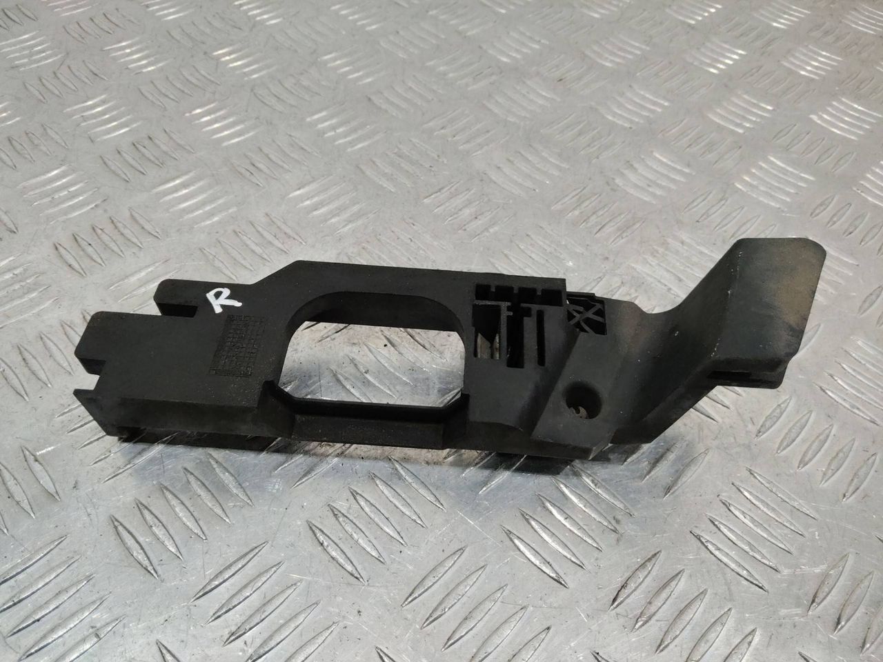крепление фары правой BMW X5 F15 2015, 6002TM0170