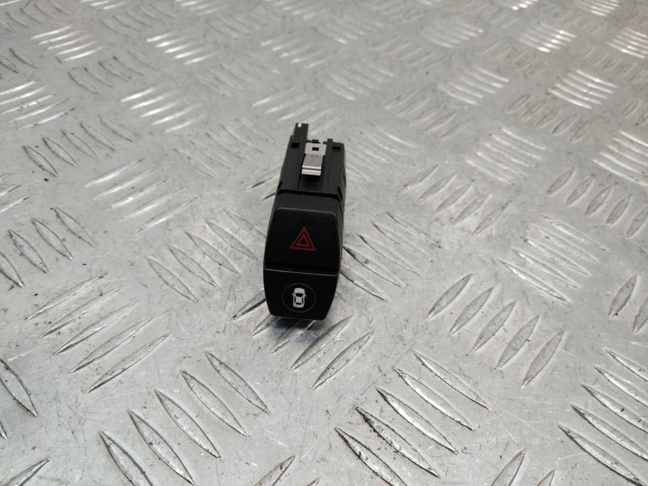 кнопка аварийной сигнализации BMW X5 F15 2015, 61319354186