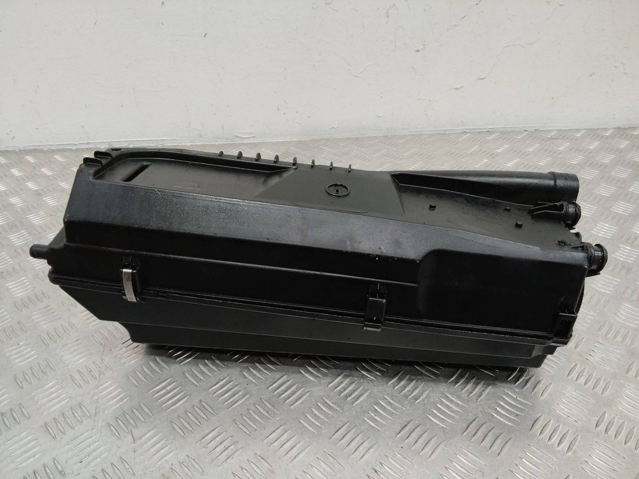 корпус воздушного фильтра Mercedes-Benz E-Класс W211/S211 2004, A6460901101