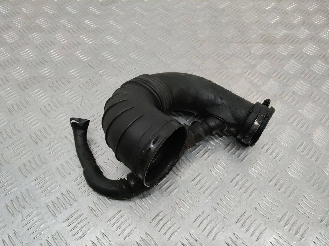 патрубок воздушного фильтра Mercedes-Benz E-Класс W211/S211 2004, A6480940197