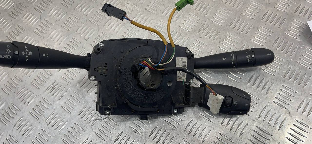 переключатель подрулевой (стрекоза) Peugeot 207 1 поколение 2008, 96630724XT