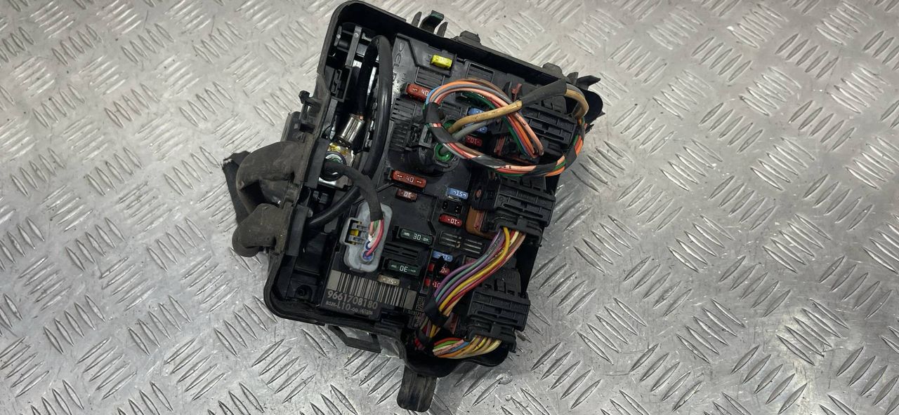 блок предохранителей Peugeot 207 1 поколение 2006, 9661708180, L10