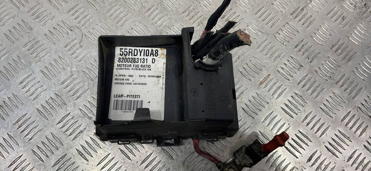 блок предохранителей Renault Laguna 2 поколение 2004, 8200283131D, 8200283131